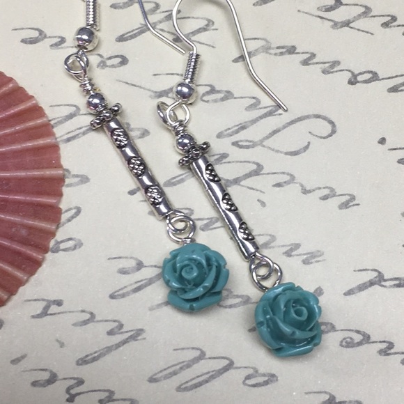 Resin turquoise rose earrings silverplated beads - Picture 6 of 8